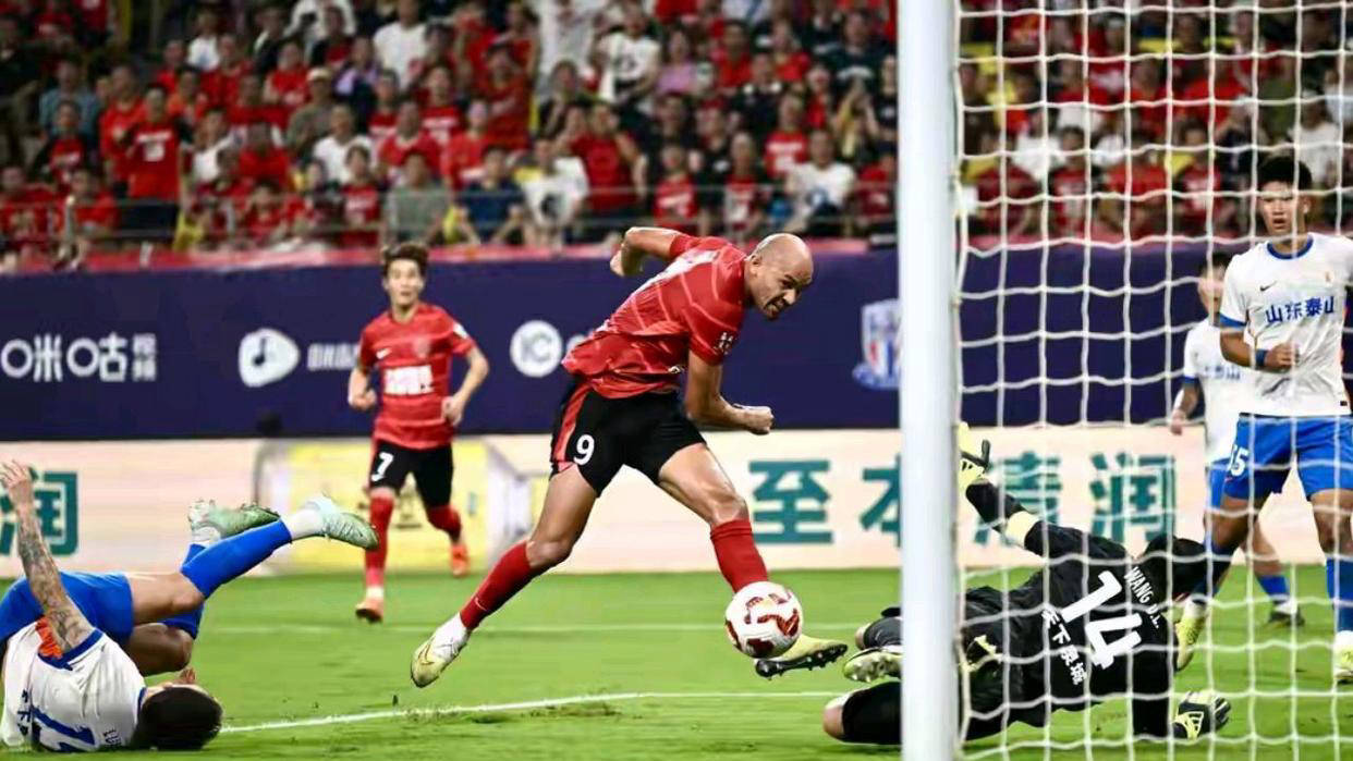 月最佳球员, 他还以个人, 达到