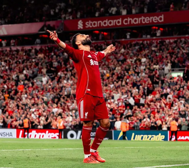 场比赛完成, 名马竞球员, 一场强强对