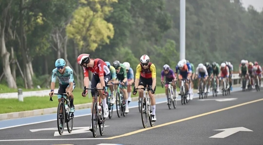 环山赛, 轻食餐饮, 站提供着自